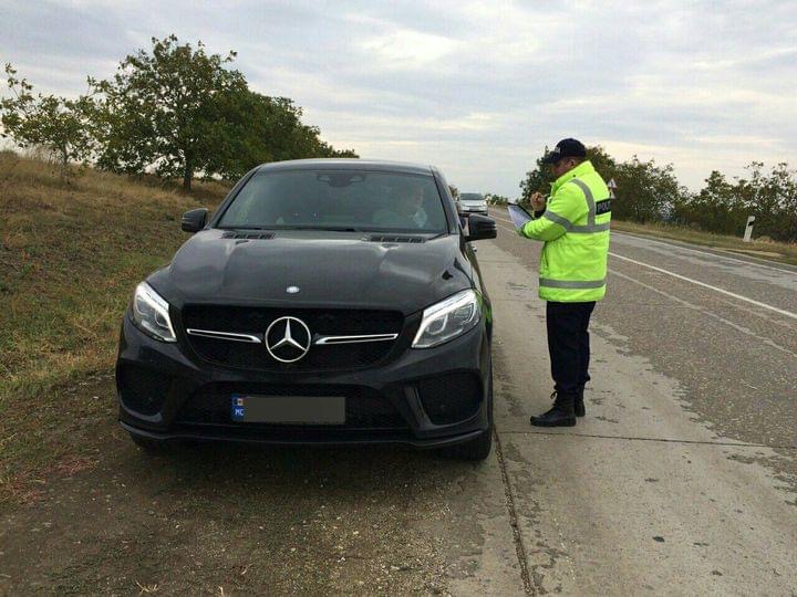 Polițistul anonim care a ajutat un tată în nevoie cu o bancnotă de 100 de dolari