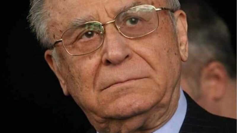 Ion Iliescu ar fi ajuns la spital pentru efectuarea unor analize. Fostul Președinte al României a fost lăsat acasă