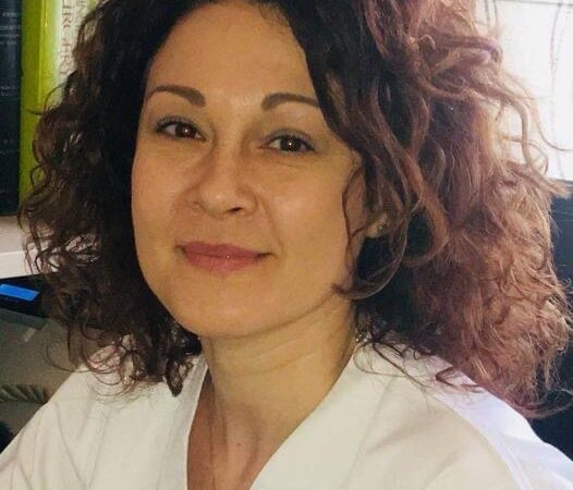 O doctoriță și-a publicat fluturașul cu salariul de 2400 euro pe Facebook cu mesajul De acum dragi colegi când întindeți mâna după plic uitați-vă în ochii celui din față