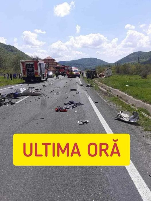 Accident cu 5 autovehicule între care un autocar pe DN6. Un om a murit