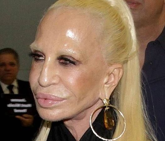 Imagini rare cu Donatella Versace la 65 de ani. Cum arata creatoarea de modă