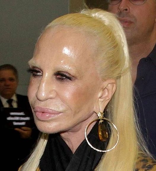 Imagini rare cu Donatella Versace la 65 de ani. Cum arata creatoarea de modă