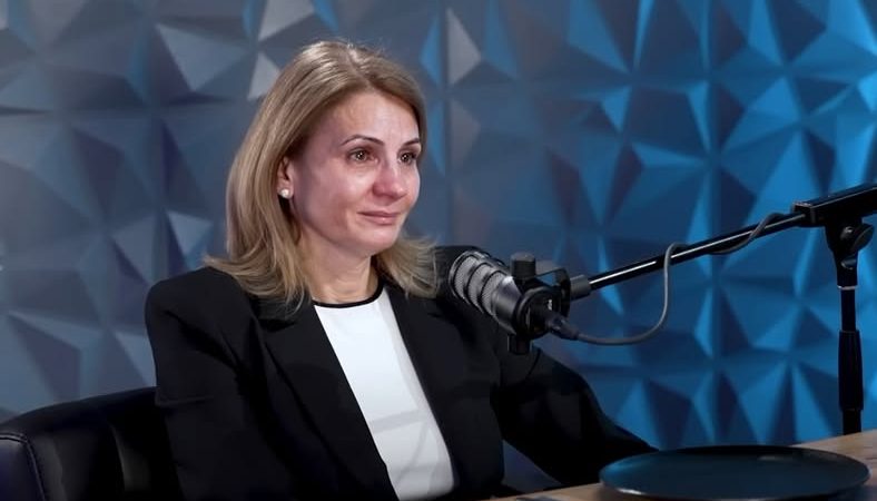 Anca Alexandrescu este foarte speriată. Apelul ei disperat cu ochii în lacrimi Vă rog să aveți grijă de copiii mei  Povestea ei de viață