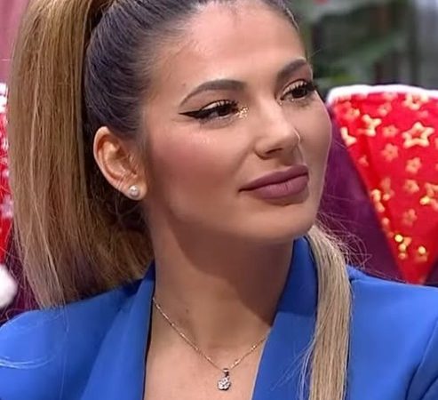 Mihaela Homa câștigătoarea sezonului 2 Casa iubirii în compania altui concurent Cum au fost surprinși cei doi la Târgul de Crăciun Imaginile vorbesc de la sine