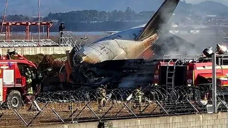 Un avion Boeing cu 181 de persoane la bord s-a prăbuşit în Coreea de Sud  Stiri Romania