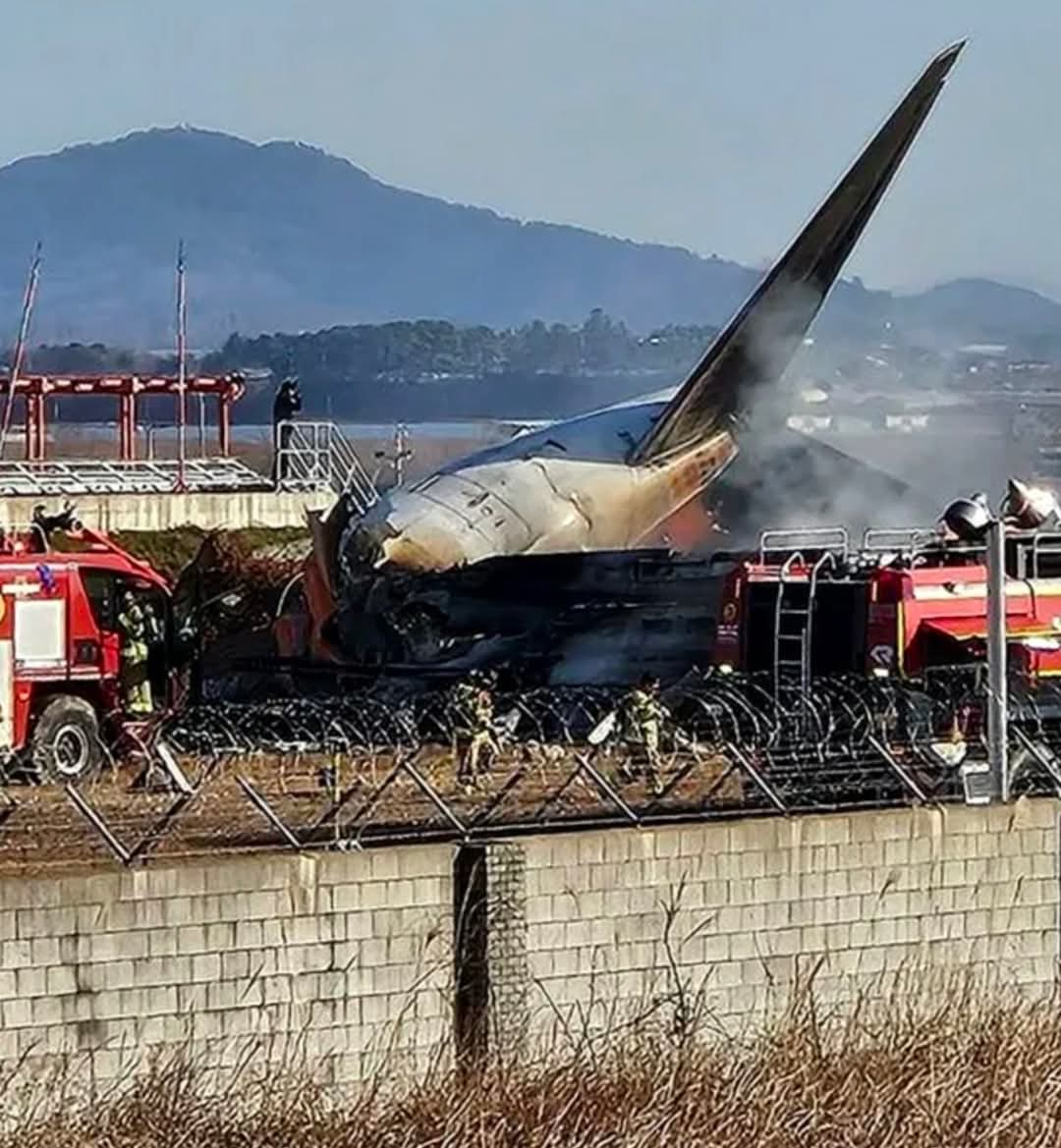 Un avion Boeing cu 181 de persoane la bord s-a prăbuşit în Coreea de Sud  Stiri Romania