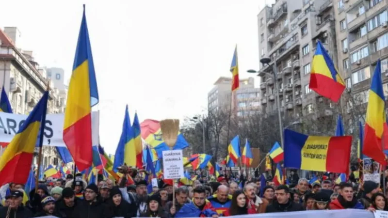 Protest mare în București. Marș spre Guvern și Palatul Cotroceni. Fostul mercenar Horațiu Potra săltat de jandarmi