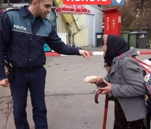 Aceasta batranica plangea intr-o benzinarie din Cluj Era moarta de foame Gestul facut de politistul din imagine a lasat pe toata lumea fara cuvinte